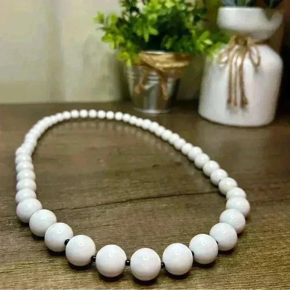 Vintage Large White Beads and Small Black Beads Statement Necklace - Picture 3 of 3